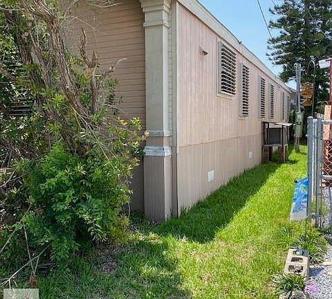 3rd image of 917 Pompano Ave