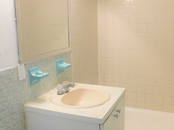 5th image of 2890 Virginia St APT 303