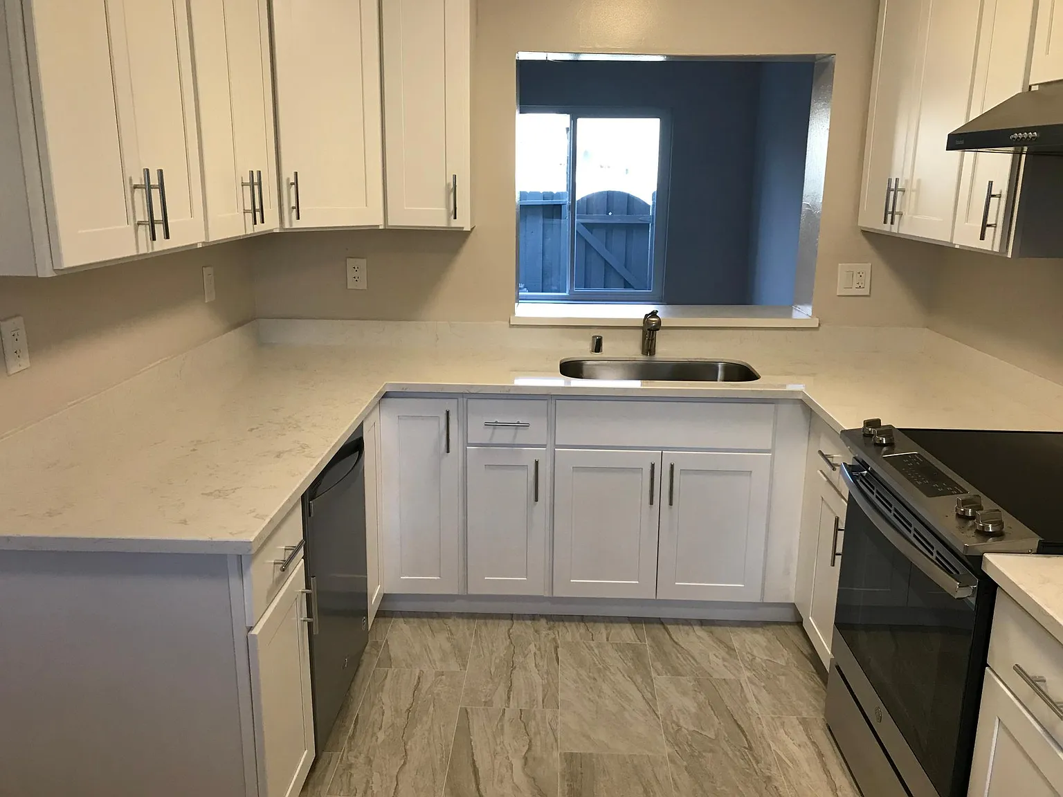3 bed, 1306 sqft, $3,800 — Photo 3