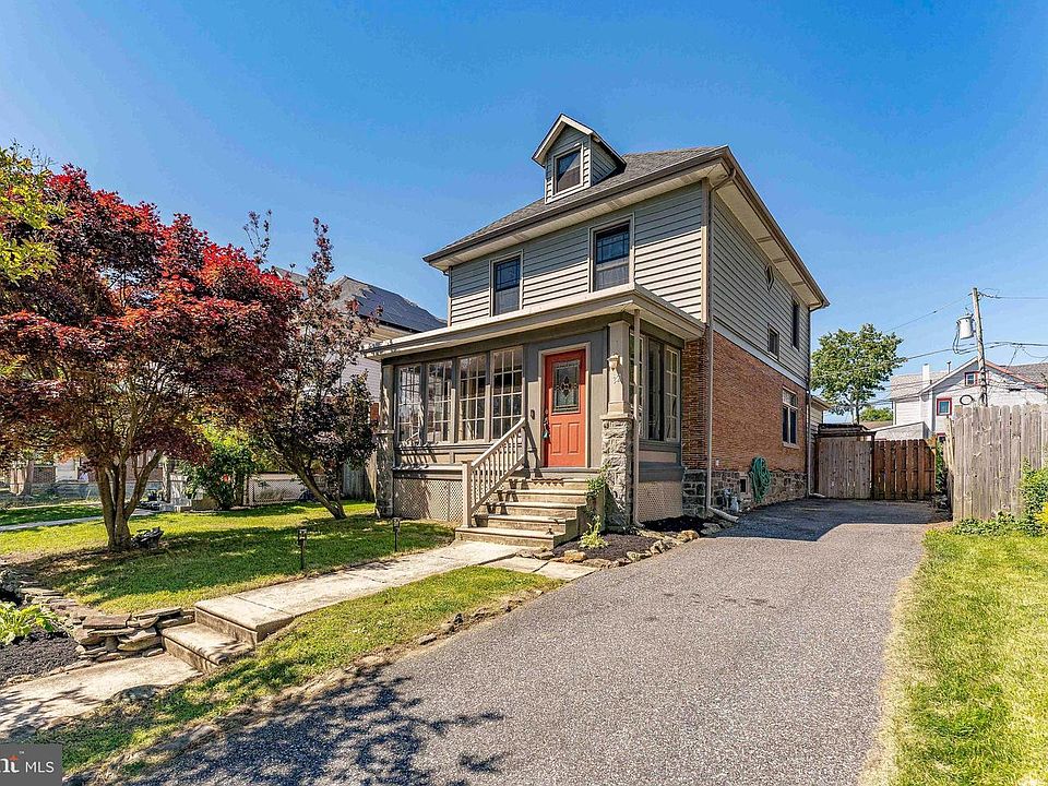 1st image of 32 W Ridley Ave