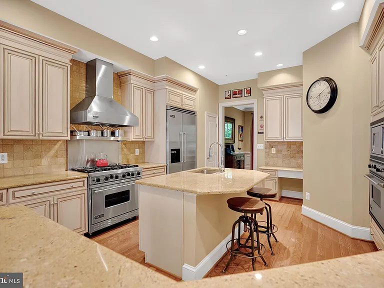 714 Bracey Ln — Photo 21