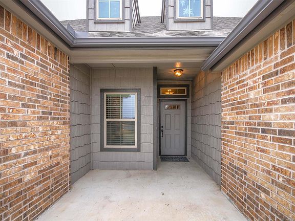 3rd image of 2388 Latigo Ln