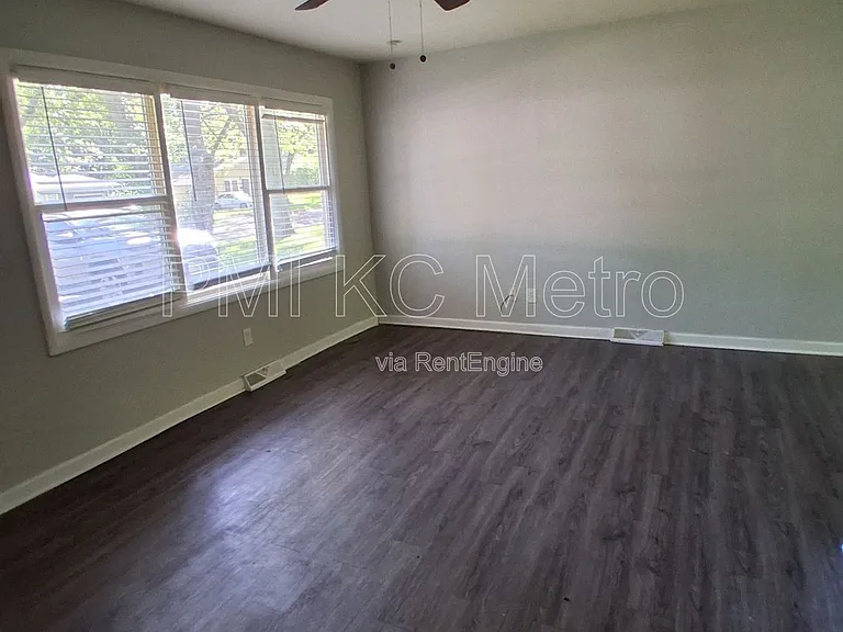 8304 E 110th Ter — Photo 22