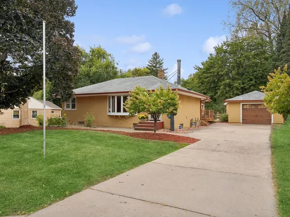 2119 Avon St N, Roseville, MN 55113