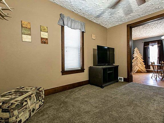 4th image of 407 1st Ave W