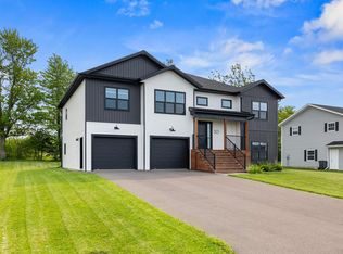 30 Waters Edge Ln, Cornwall, PE C0A1H4