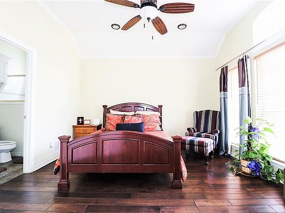 5th image of 1808 Valley View Dr