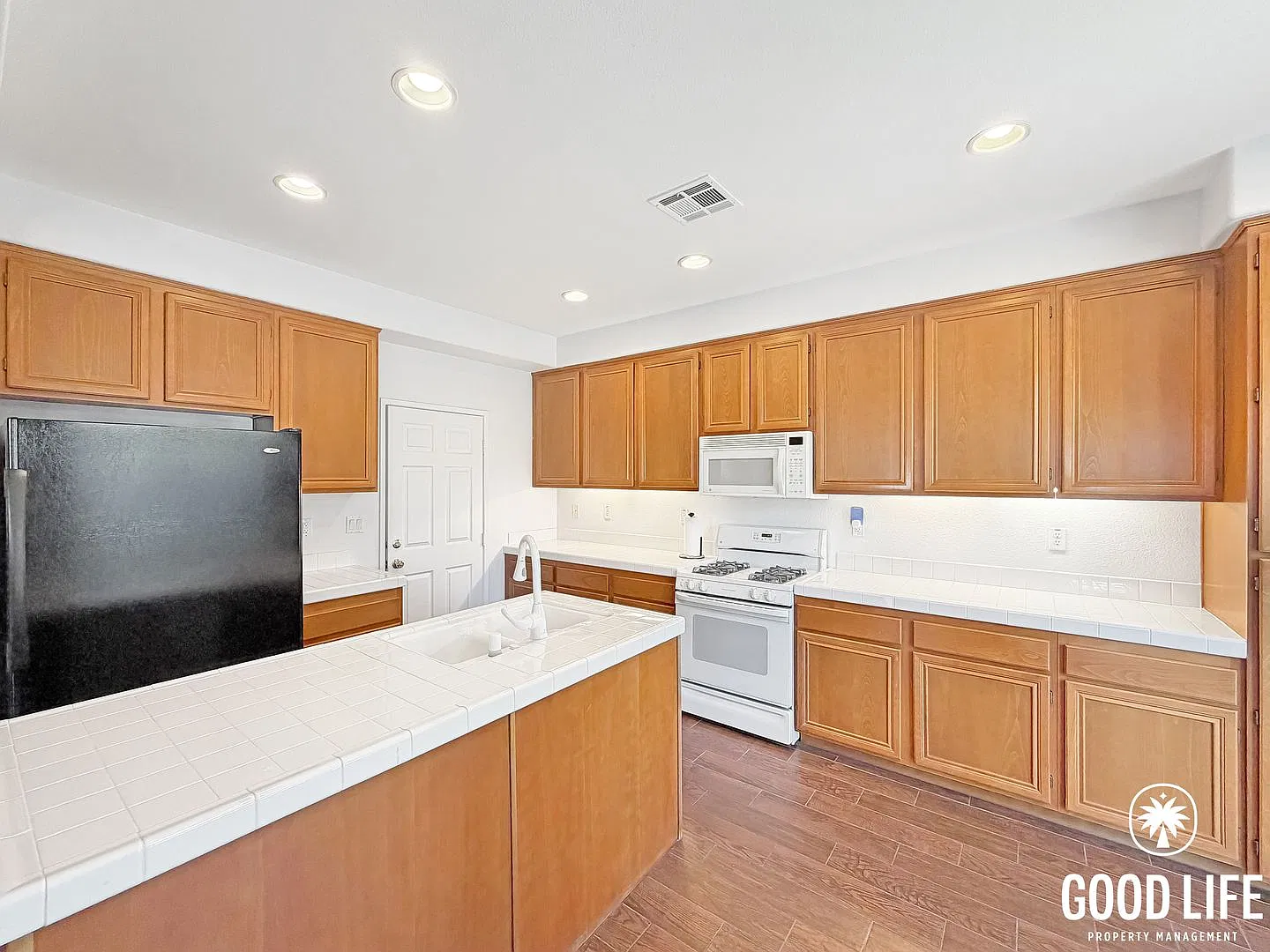 SD: Spacious 4BD/2.5BA in San Marcos w/ Solar, Upstairs Family Room & 2-Car Garage! — Photo 2
