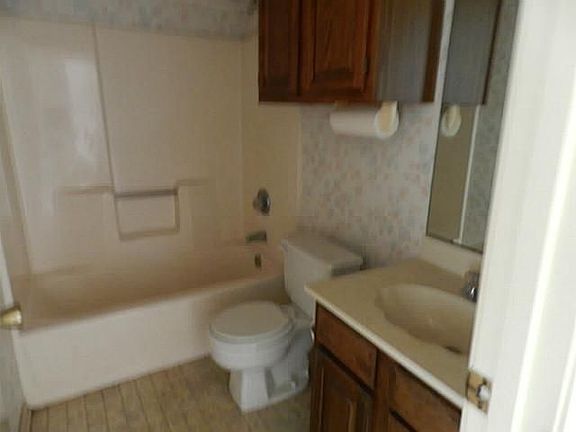 5th image of 225 Hood Dr