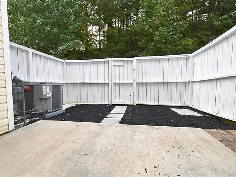 233 Buckland Dr — Photo 19