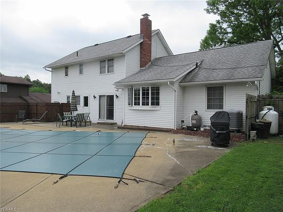 3rd image of 1315 Shontz Dr