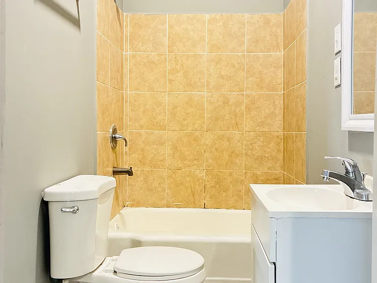 910 Walnut St — Photo 17