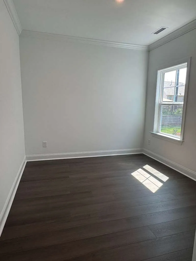 5 bed, 2638 sqft, $2,650 — Photo 4