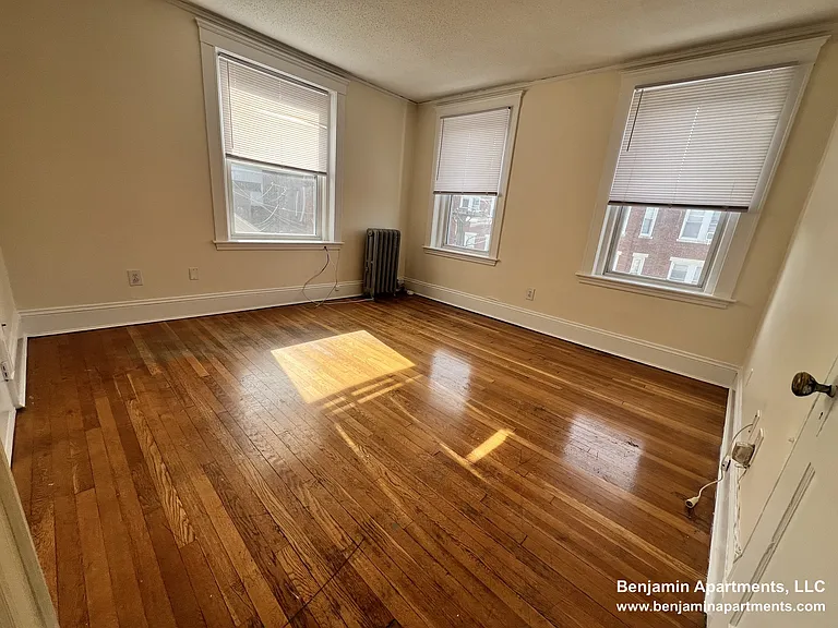 8 Barrows St #5 — Photo 5