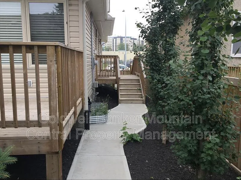 4 bed, 2.0 bath, 1700 sqft, $1,750 — Photo 3