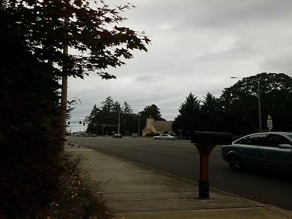 5th image of 8501 Bridgeport Way SW