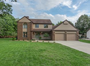 6102 Oak Meadows Ct, Midland, MI