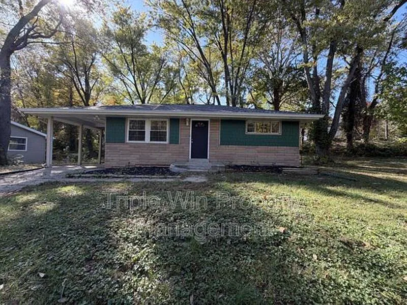 4 bed, 2.0 bath, 855 sqft, $1,500 — Photo 2