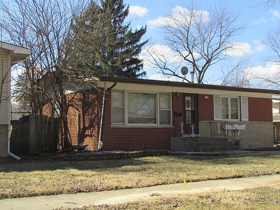 3rd image of 900 W Terrace Dr