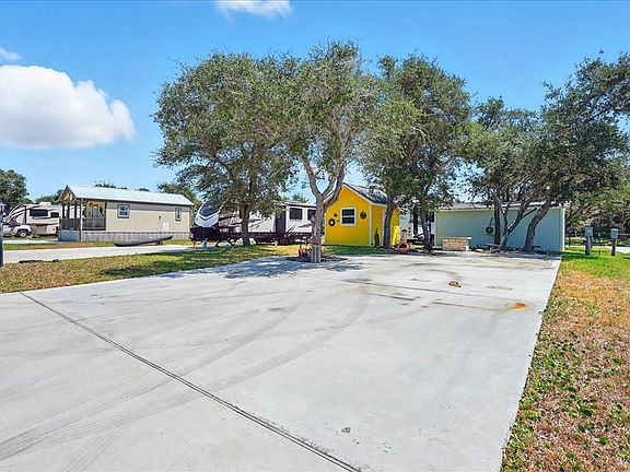 3rd image of 1406 W Corpus Christi St Unit 47