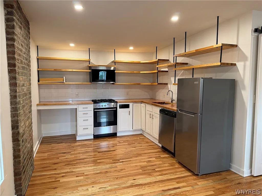 Studio, 1.0 bath, 692 sqft, $1,050 — Photo 4