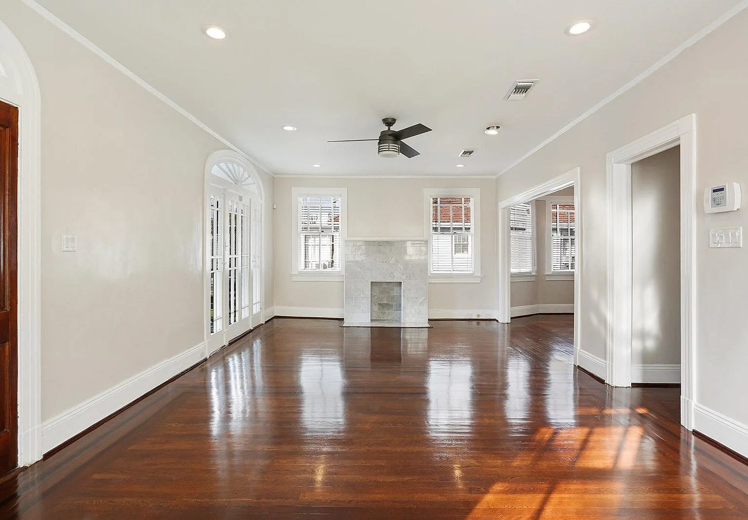 2735 Octavia St — Photo 2