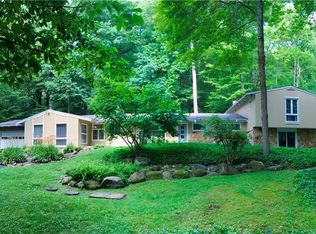 17079 Cats Den Rd, Chagrin Falls, OH 44023