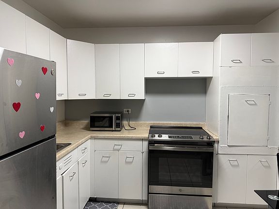3rd image of 6301 N Sheridan Rd APT 9M