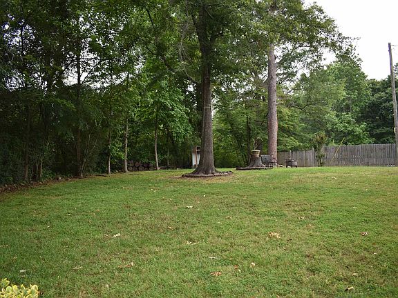 4th image of 117 S Hill Dr