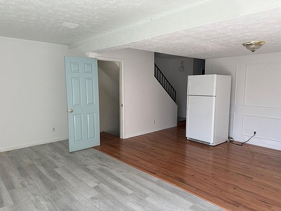 2nd image of 247 Woodhill Ln #4