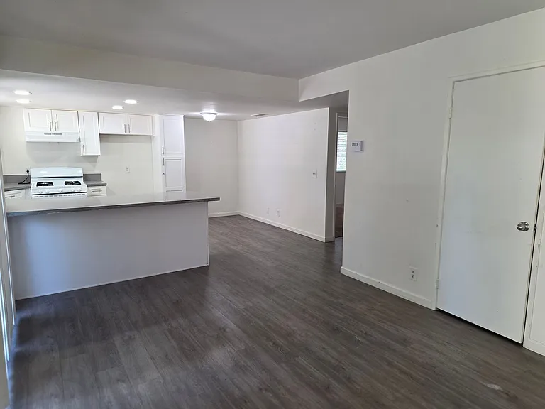 1161 Johnson Dr #O — Photo 3