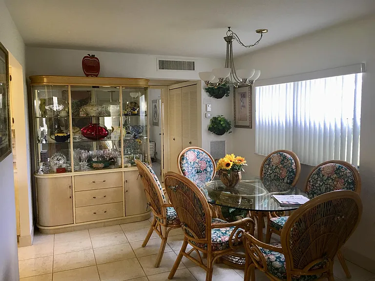99 Saxony Cir #C — Photo 8