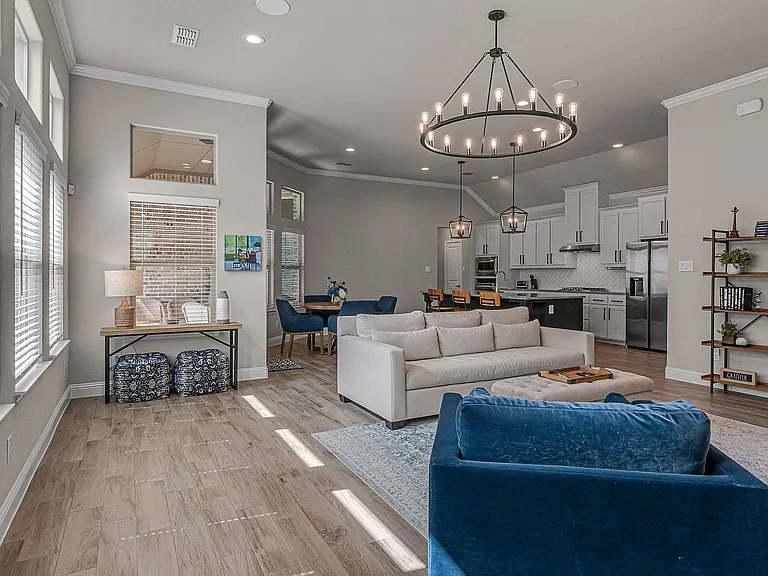 913 Boardwalk Way — Photo 4