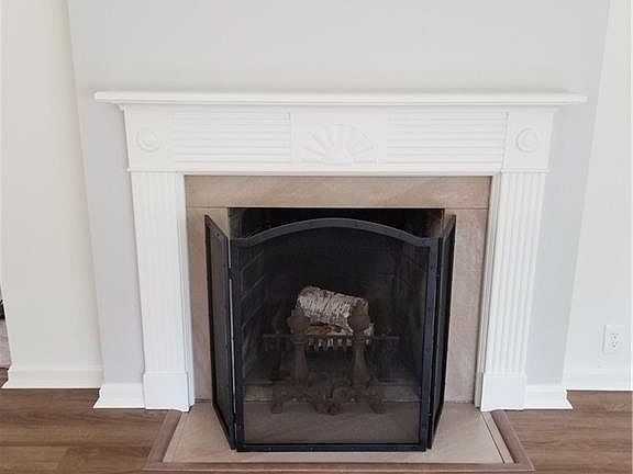 2nd image of 34 E 219th St
