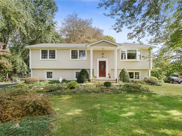 510 Overlook Drive S, Mahopac, NY 10541