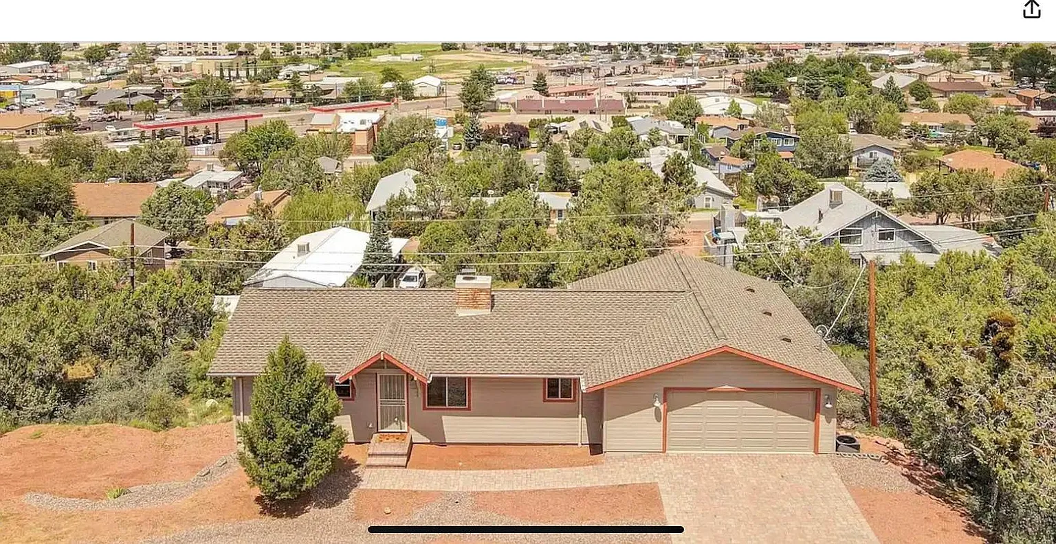 212 E Ridge Ln — Photo 1