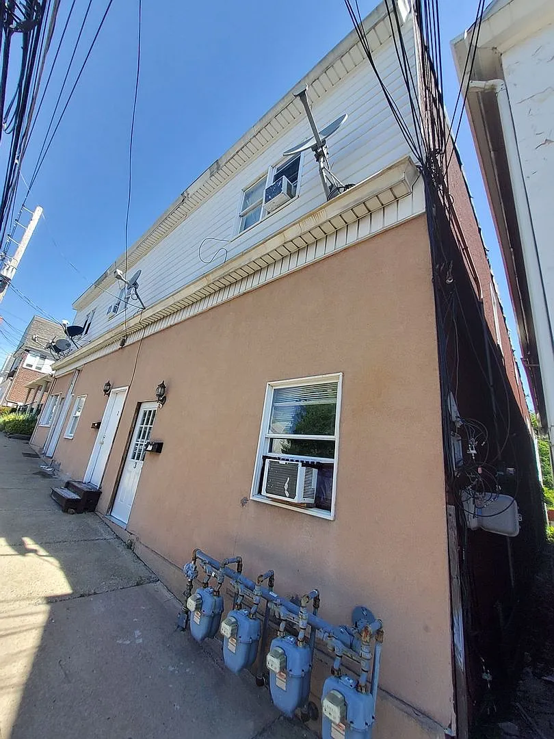 50 E Chestnut St — Photo 2