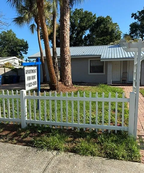 2111 Palm Ter #A — Photo 1