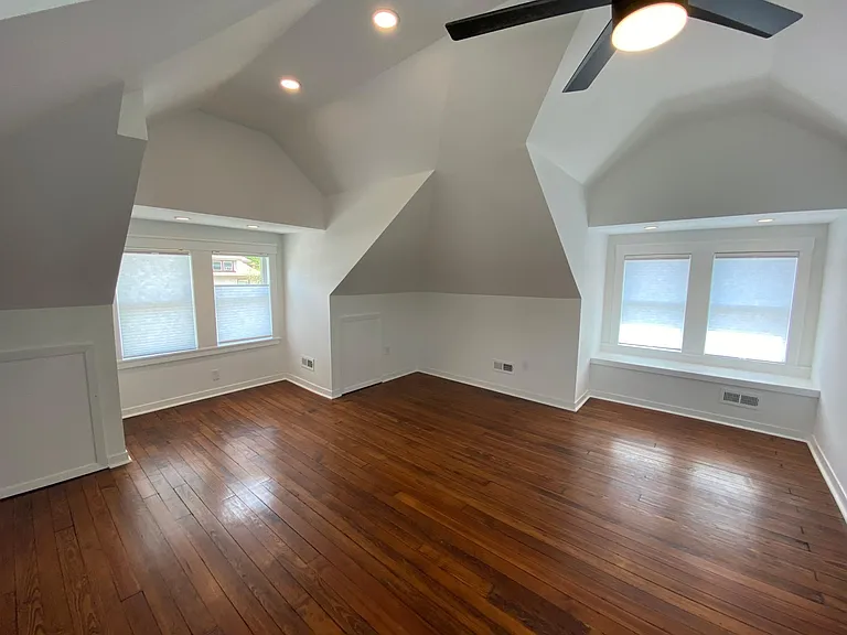 2704 Charlotte St — Photo 20