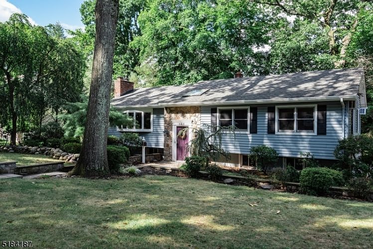 2nd image of 658 Calvin St