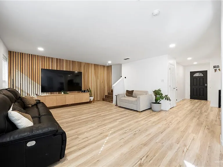 3719 Alvarado St — Photo 2