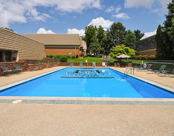 Regency Park Apartments — Photo 3