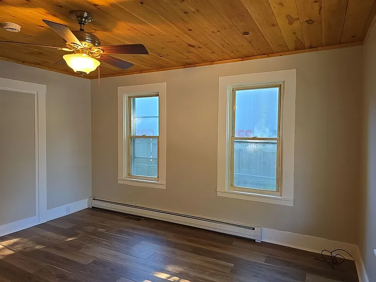 147 Laurel St — Photo 9