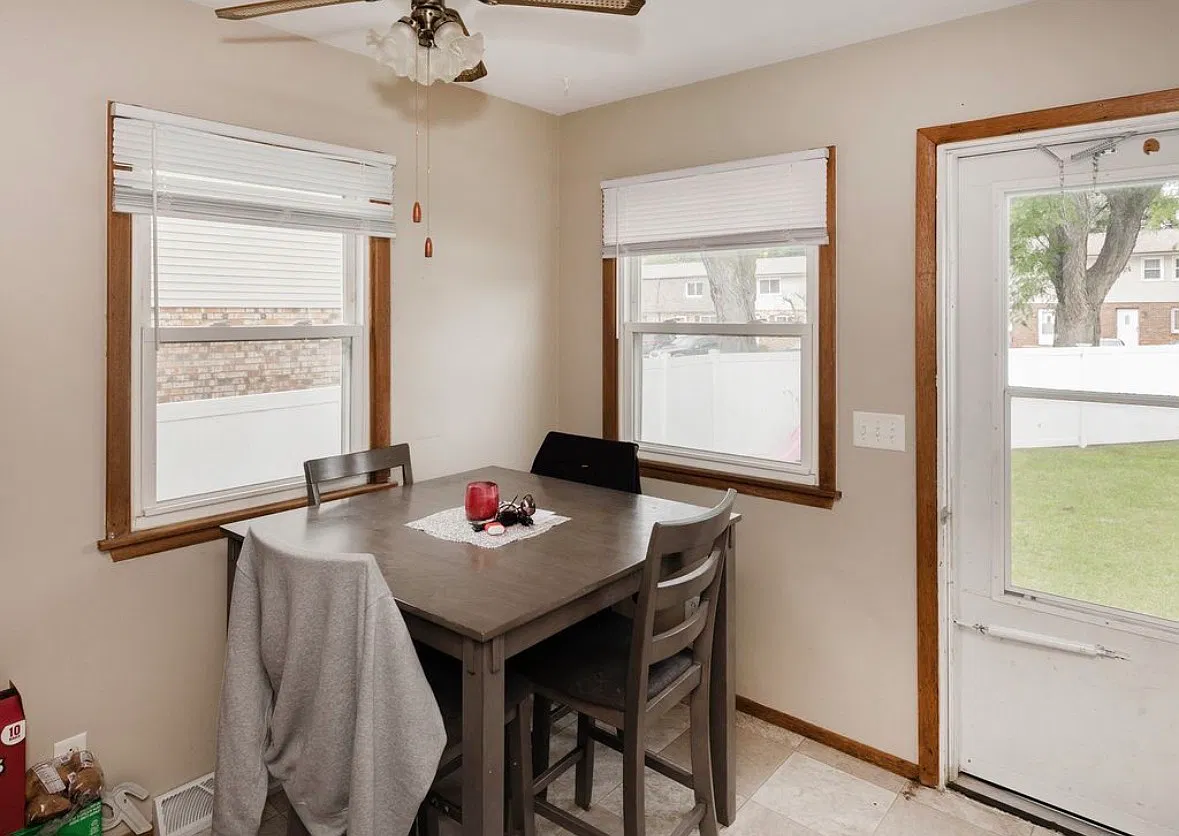 2 bed, 1690 sqft, $1,000 — Photo 4