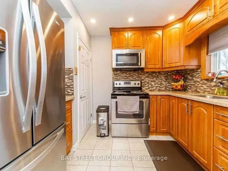 57 Medway Cres #UPPER FLOOR — Photo 7