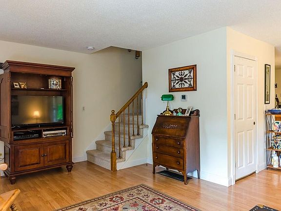 5th image of 21 Riverbank Cir