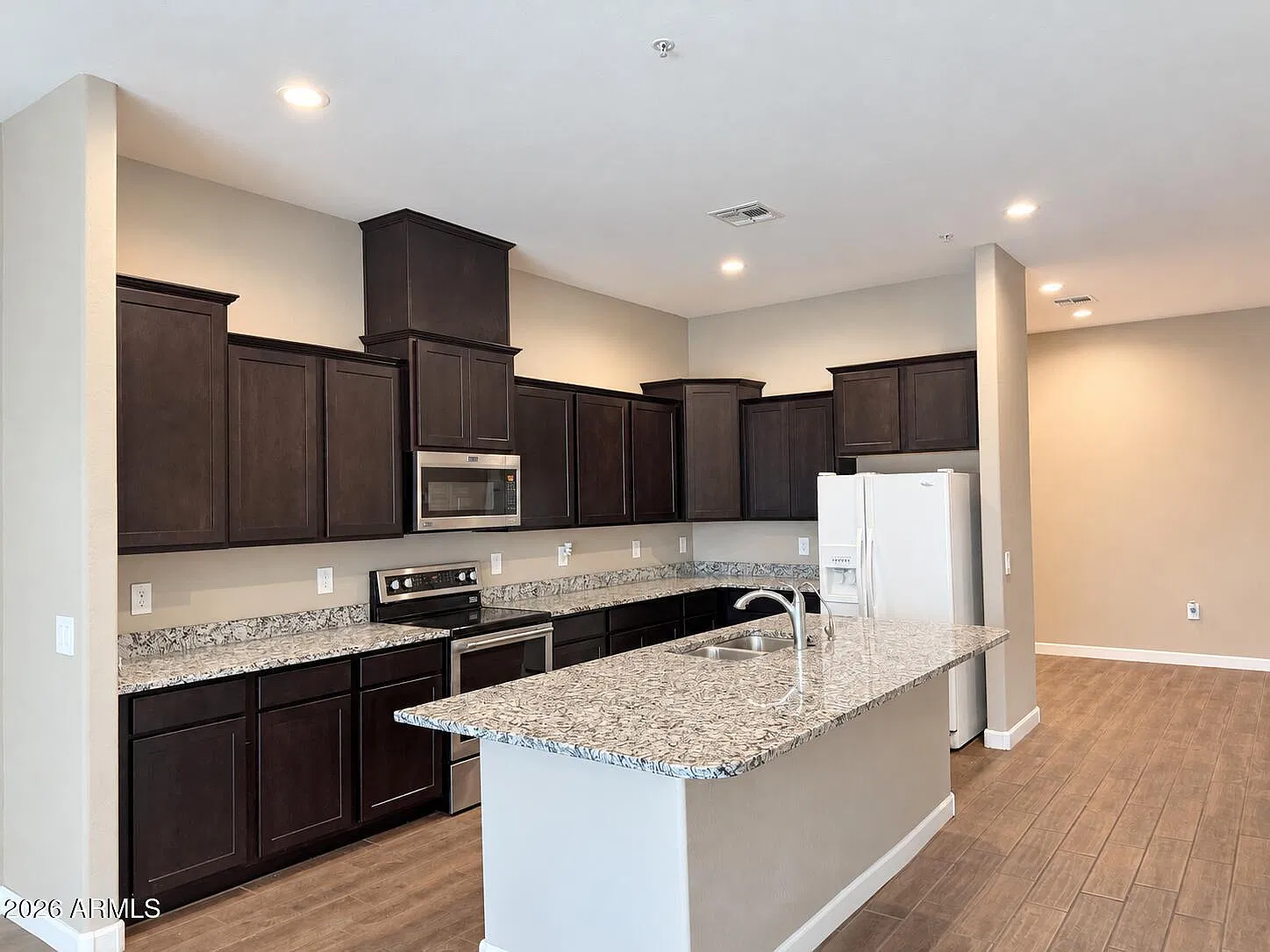 2 bed, 2.0 bath, 1772 sqft, $2,400 — Photo 2