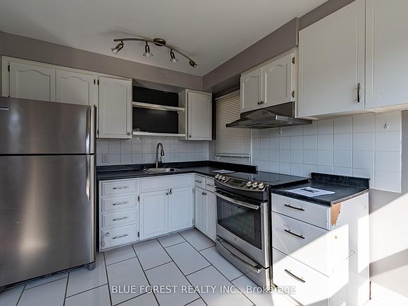 4th image of 751 Curry St