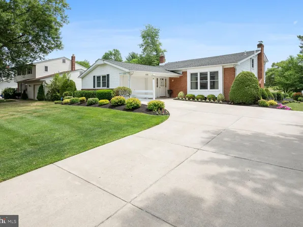 135 Ramblewood Pkwy, Mount Laurel, NJ 08054