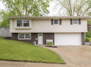 1915 Cardinal Dr, Waukesha, WI 53186
